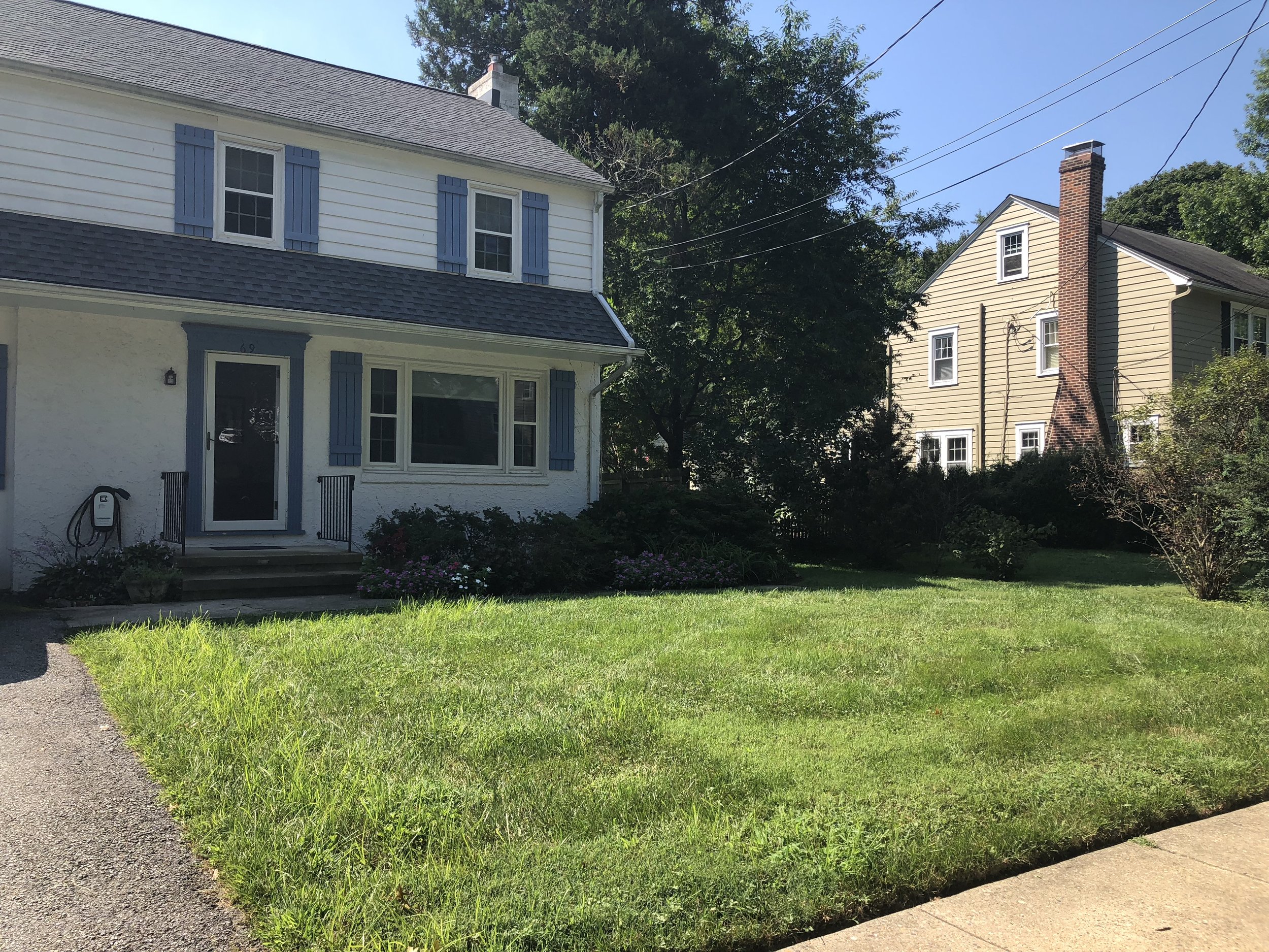 01_Before_FrontYard.jpeg