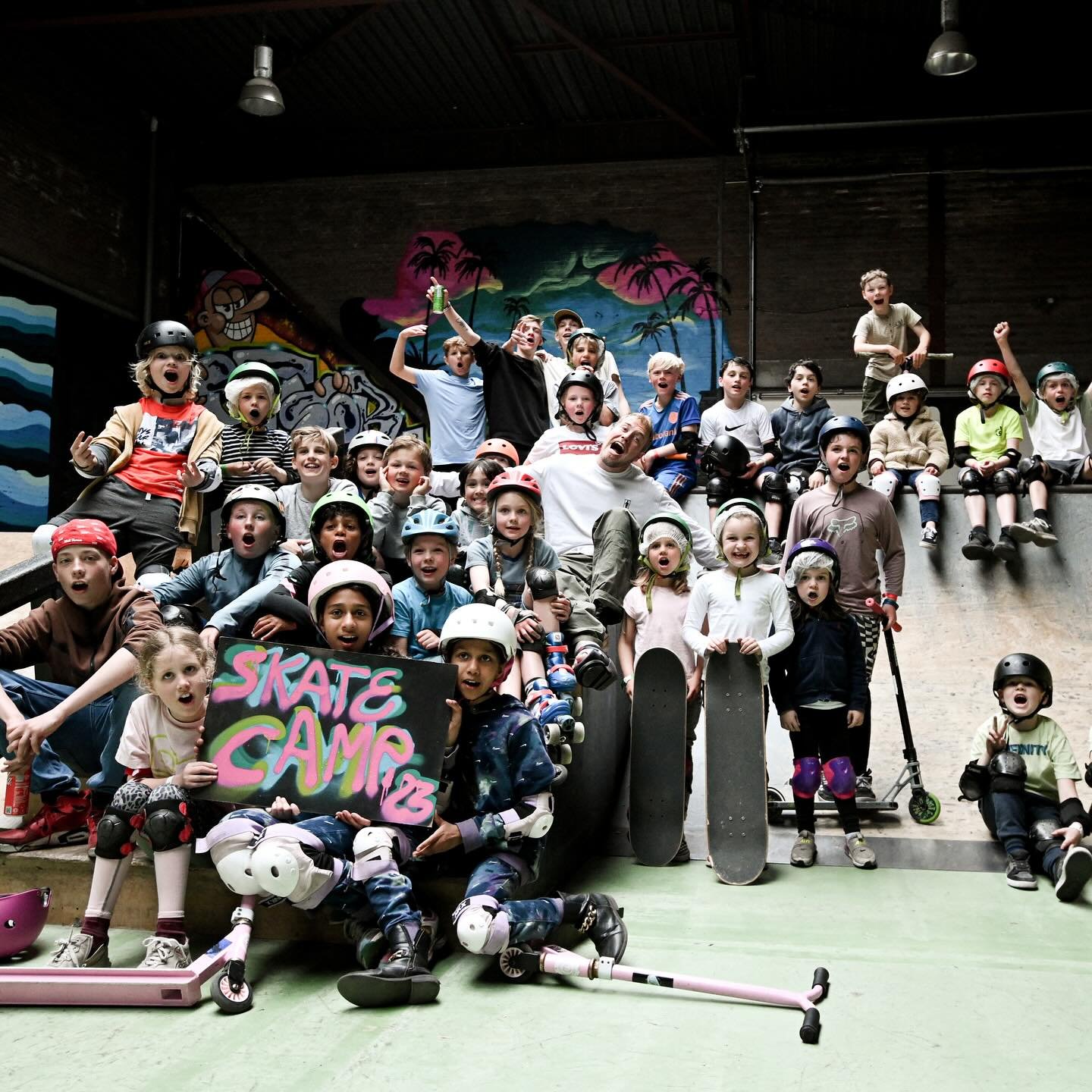 Zien wij jullie bij de volgende MEIKAMP - Ma 29 April t/m Vr 10 Mei☀️☀️

Wil jij meedoen?? Schrijf je nu in via de website (Link in bio)

📸 @justineellulphotographer 

#skate #kidskamp #skateboard #fun #skatefun #spelletjes #stuntscooter #leren #vri