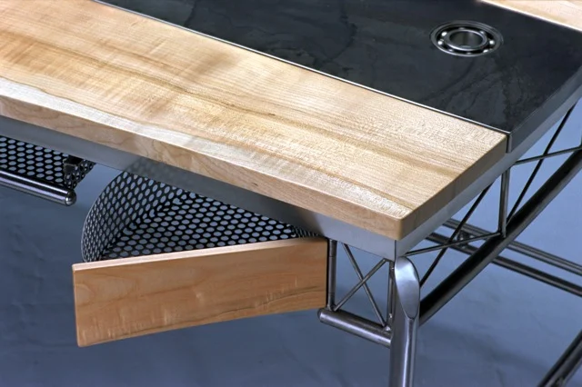 Eiffel Desk detail