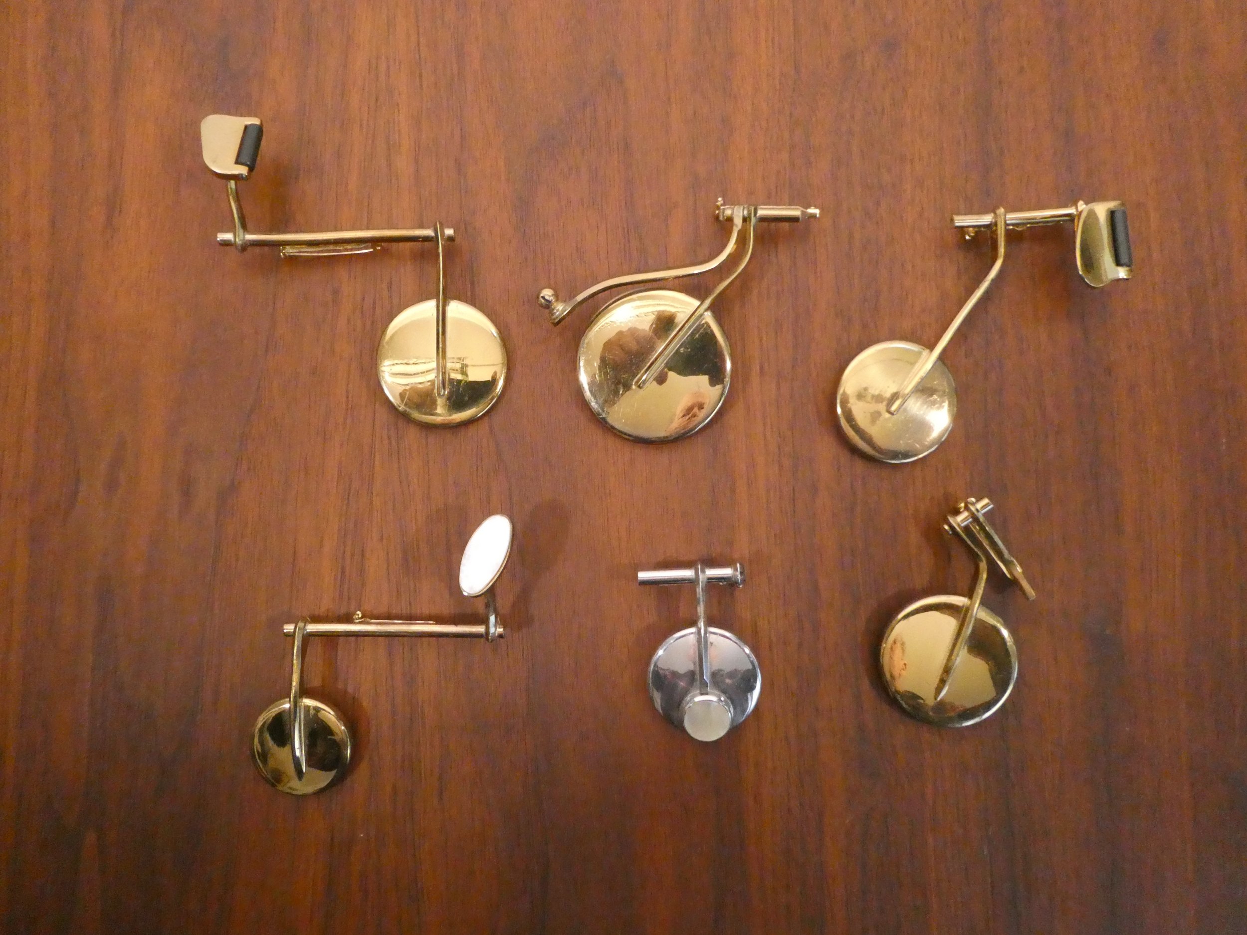 BROOCHES