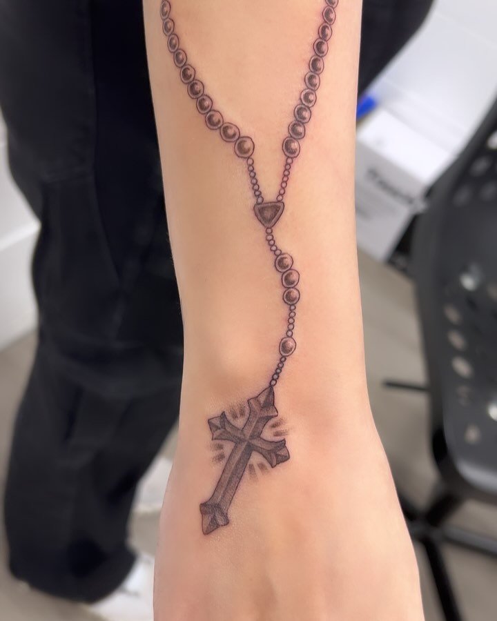 Rosary banger by Edgar!
HAVING FUN WITH THEIR TATTOOS.

Book your next tattoo or hair service.

#tattoo #tattooshop #tattoos #tattooart #tattooartist #tattooflash #toronto #lakeshore #lakeshorewest #torontolife #tattoostyle #tattotorontog #torontoart