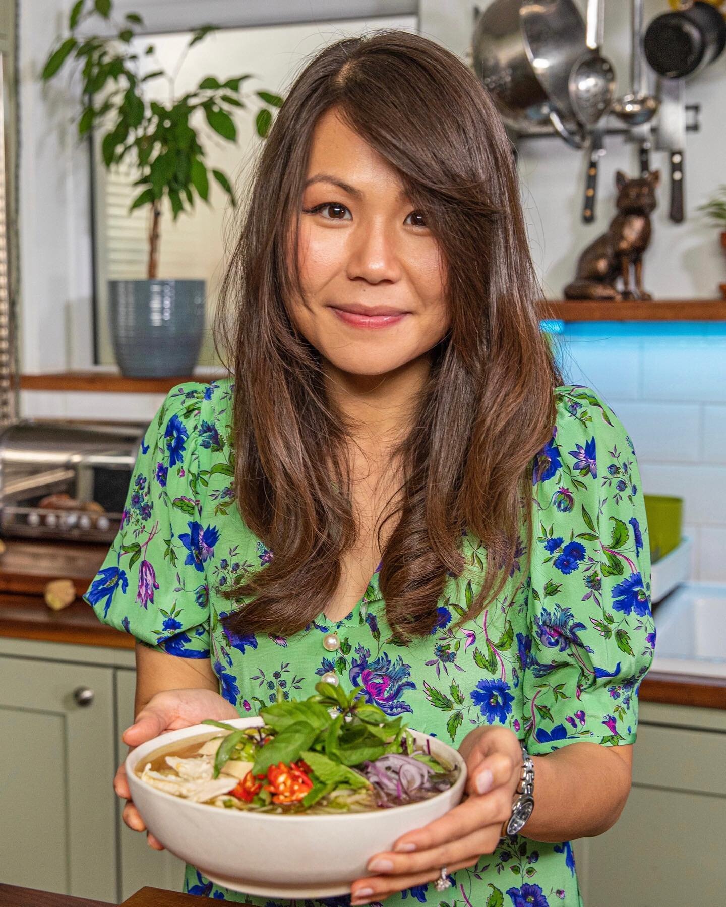 💥 NEWS FLASH 📺 @itv💥 

Our very own @chef_thuy_pham will be cooking up a storm on ITV this weekend!! 👩&zwj;🍳 🍜 

Ainsley&rsquo;s Fantastic Flavours is a brand new show by the legend that is @AinsleyFoods and the very first episode, featuring Ch