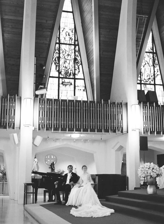 Mona Surfrider Hawaii wedding photography by the DeJaureguis