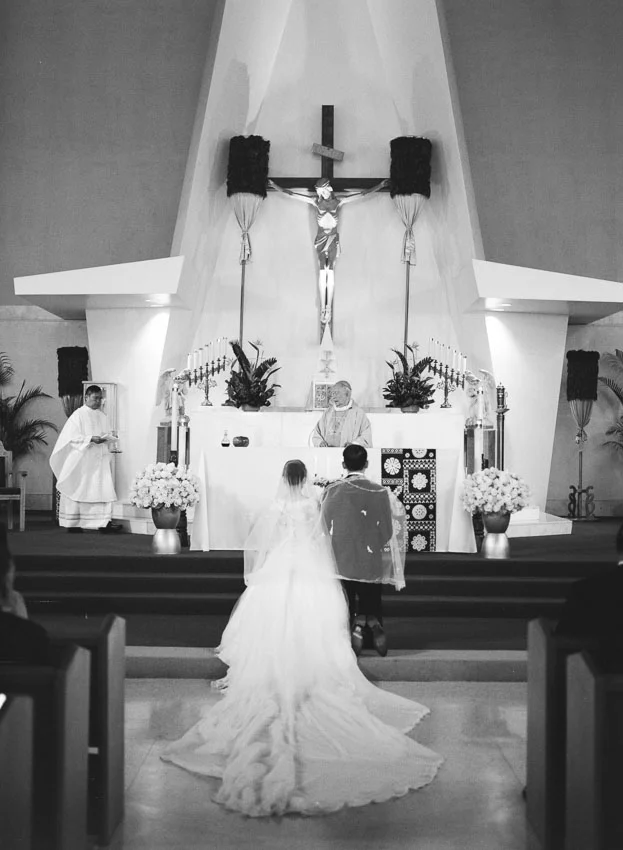 Mona Surfrider Hawaii wedding photography by the DeJaureguis