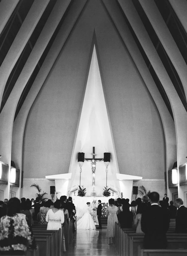 Mona Surfrider Hawaii wedding photography by the DeJaureguis