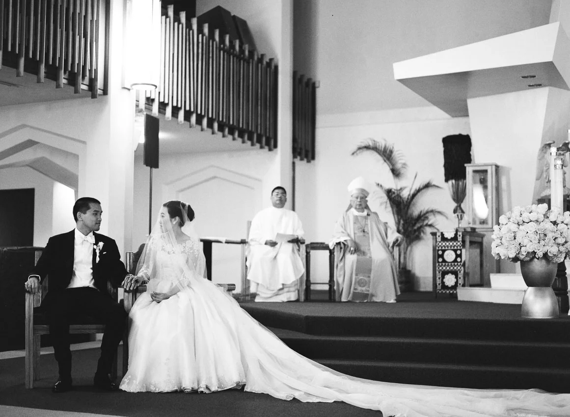 Mona Surfrider Hawaii wedding photography by the DeJaureguis