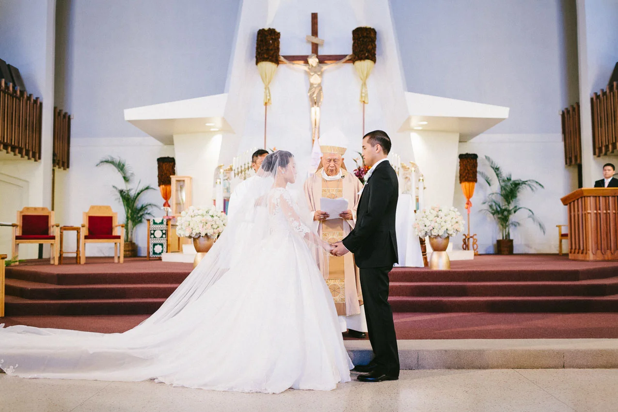 Mona Surfrider Hawaii wedding photography by the DeJaureguis