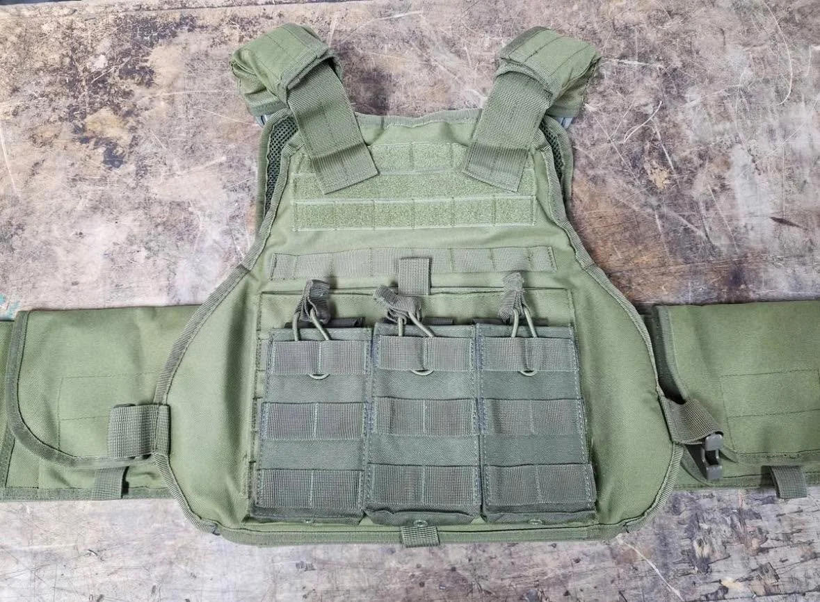 DEADLY THREAT LEVEL III VEST &amp; CARRIER PACKAGE 🛡️
$179.95💰

Looking to upgrade your personal protection? We just got in this Deadly Threat Level III Bulletproof Vest and Carrier Package! 💥
This setup is built for serious defense. It features L
