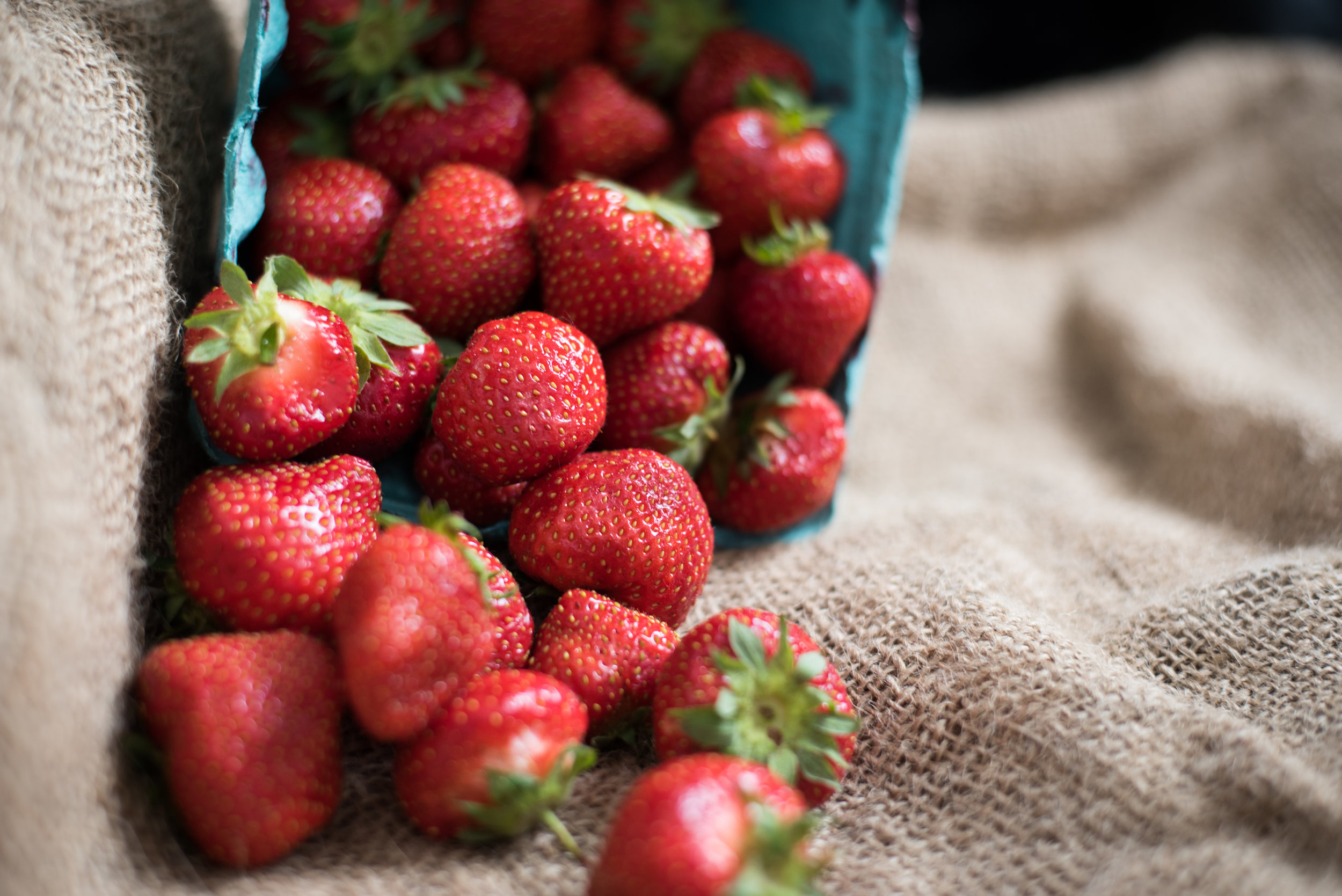 Local Roots wanted photos with vibrant colors and a whimsical feel to reflect their brand identity. The photos also needed to make the fruit look as luxurious and fresh as it tasted.
