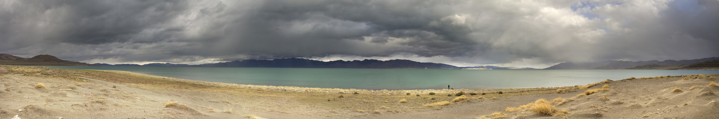 pyramid lake pano