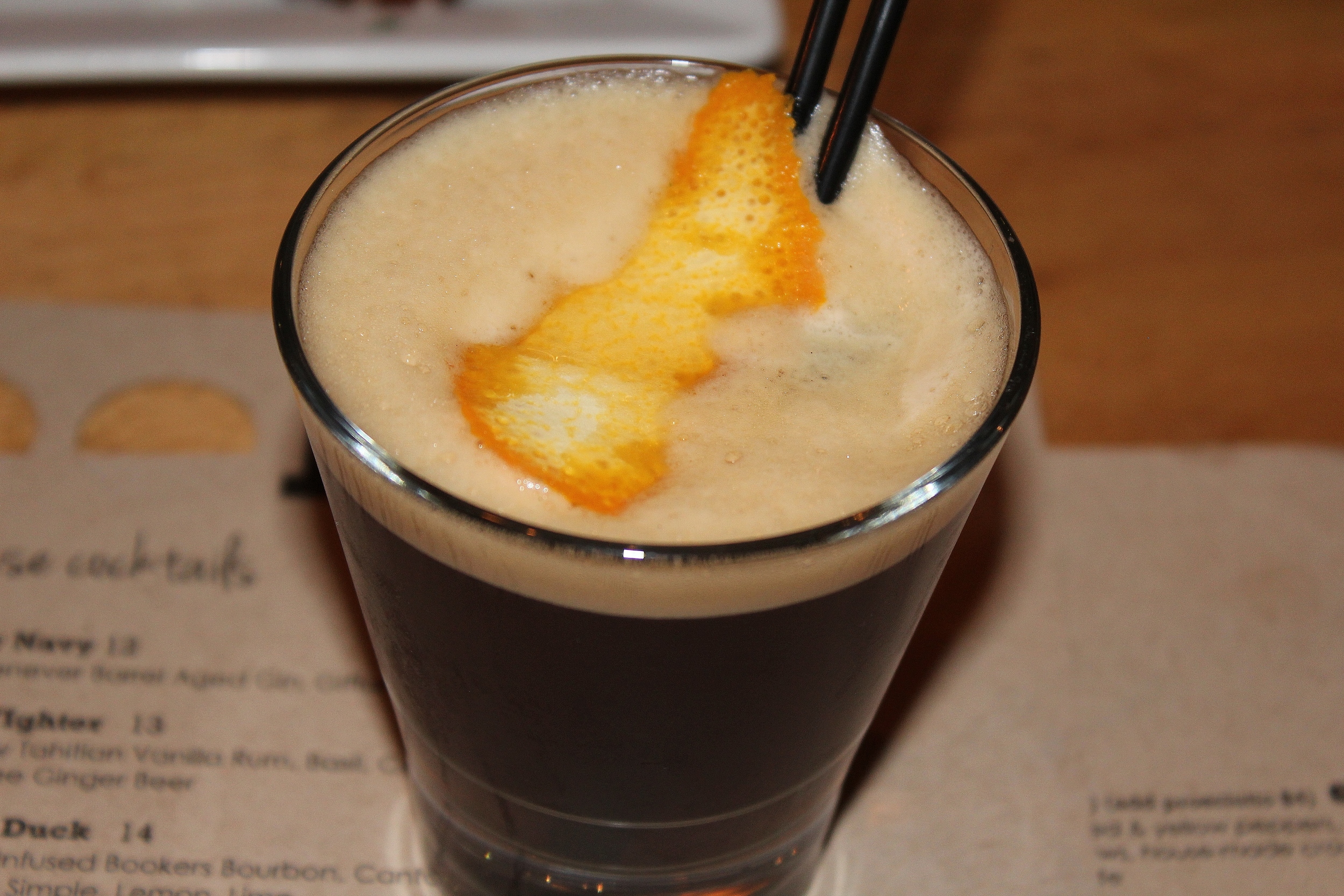 Messicano (tequila, mezcal, Fernet, espresso, orange).