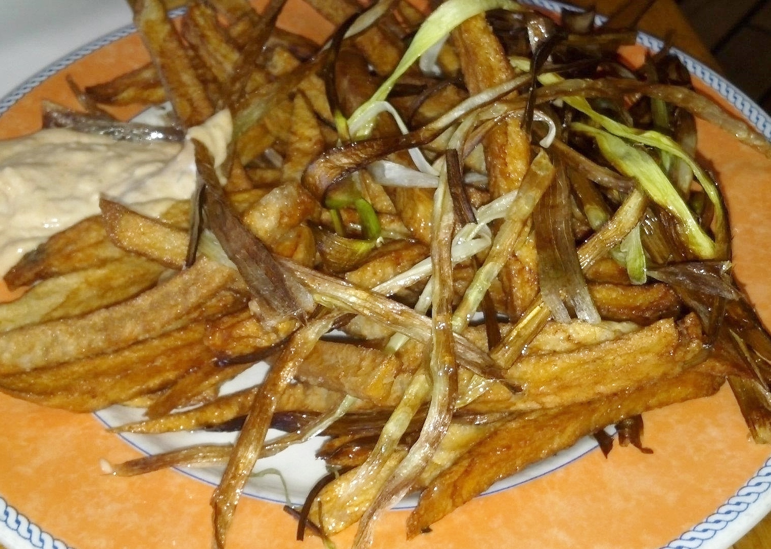 Patatine fritte - fried potatoes with crispy leeks 