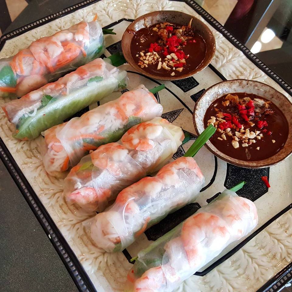 Mom's rice paper rolls with shrimp