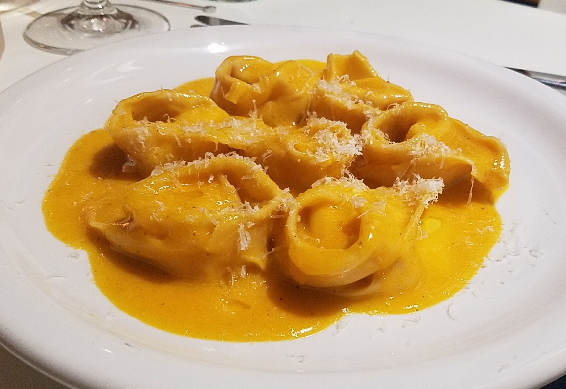 Ricotta tortelli con passata di pomodoro giallo