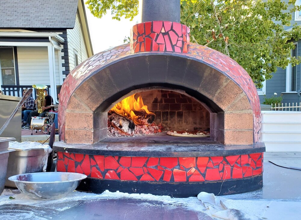Limoncello's mobile pizza oven