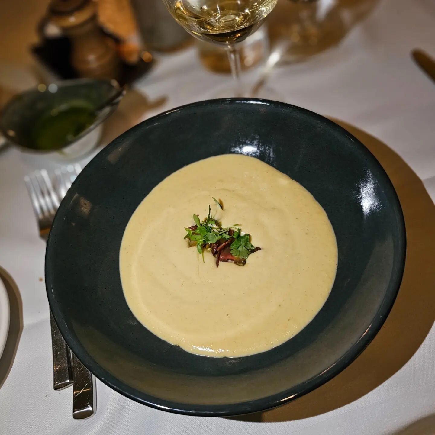 Spring @azrestaurant week launched today, and I started with a winner. If you're wondering where to go, try @hearth61 at @mountainshadowsaz. Paired with a half-bottle of Domaine Louis Michel, my choices were a velvety sweet corn soup with Spanish cho