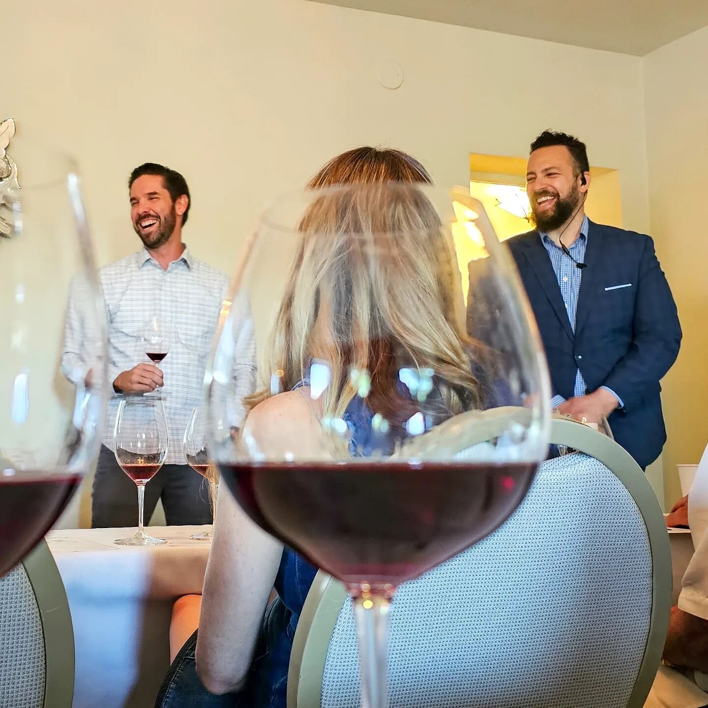 Current view at @wrigleymansion Festivin wine weekend! Italian wine class with @yeager7483 of @giulianaimportsusa and a guest appearance by @jcabsommelier 😉. Wines: Ciacci Piccolomini d'Aragona Sangiovese (Rosso di Montalcino, Italy) and  2017 Ciacc