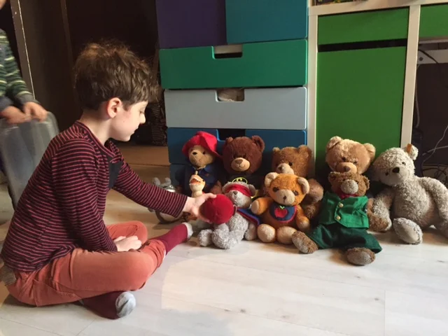 Zephyr passed the ball from one bear to the next, chanting "round and around and around it goes, where it stops nobody knows" until it landed on a bear, and then either Zephyr or Lyric would say their name (depending on whose bear it was). They had slightly different voices for each bear.