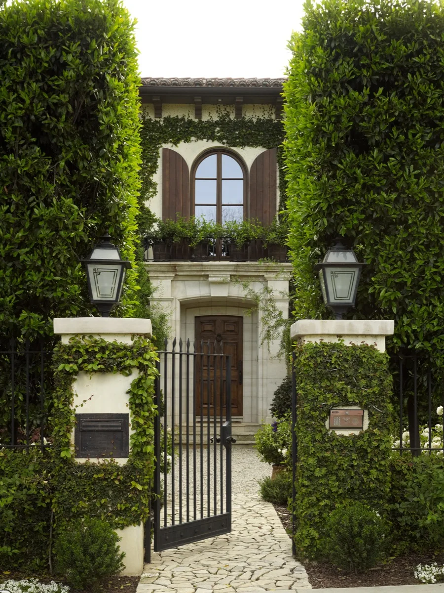 moreno_front_exterior_entry_2_full.jpg