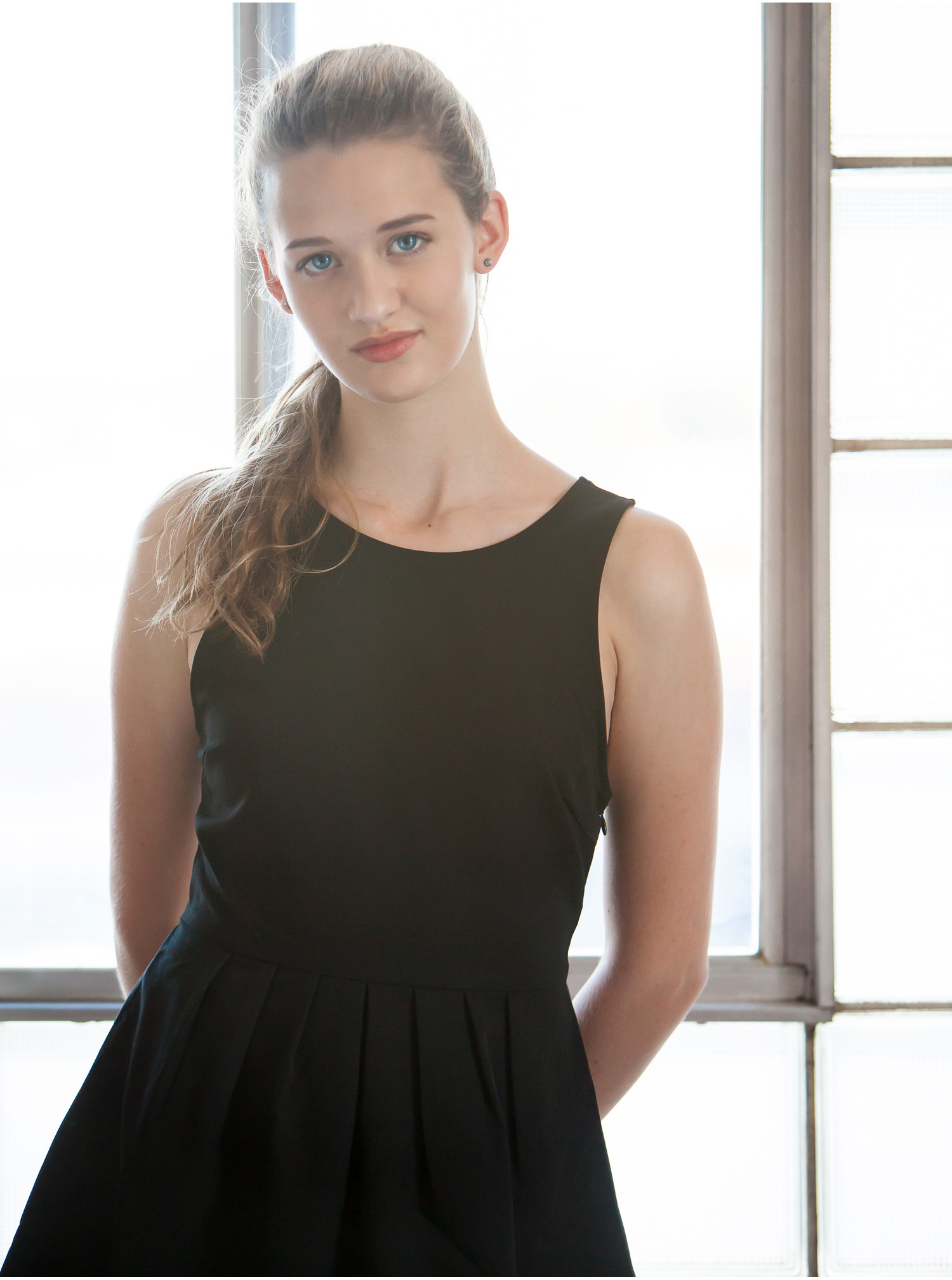 high school senior photos against vintage glass block at urban studio in denver | photographer jennifer koskinen | merritt portrait studio