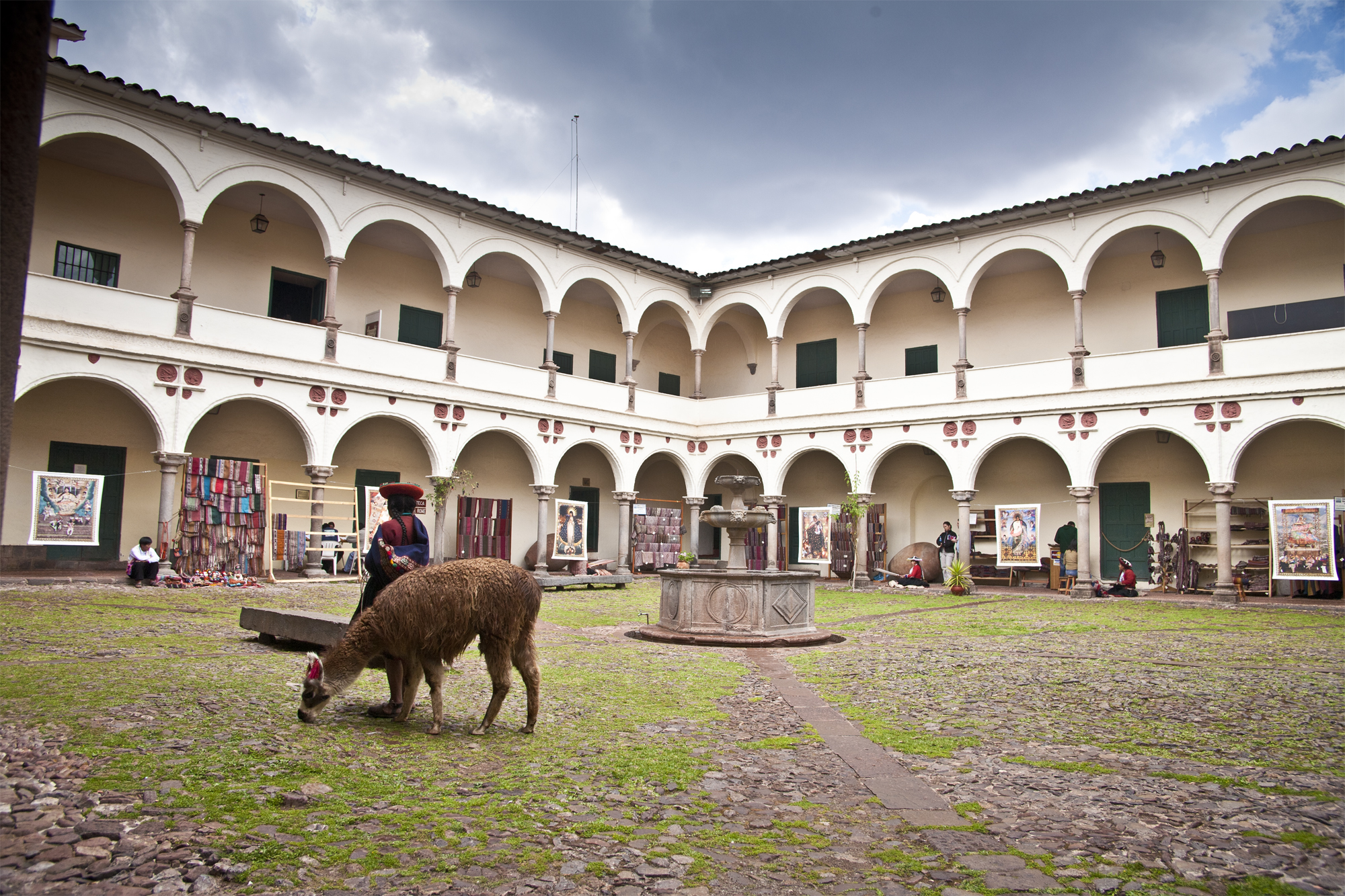 MuseoIncaPatioDia.jpg