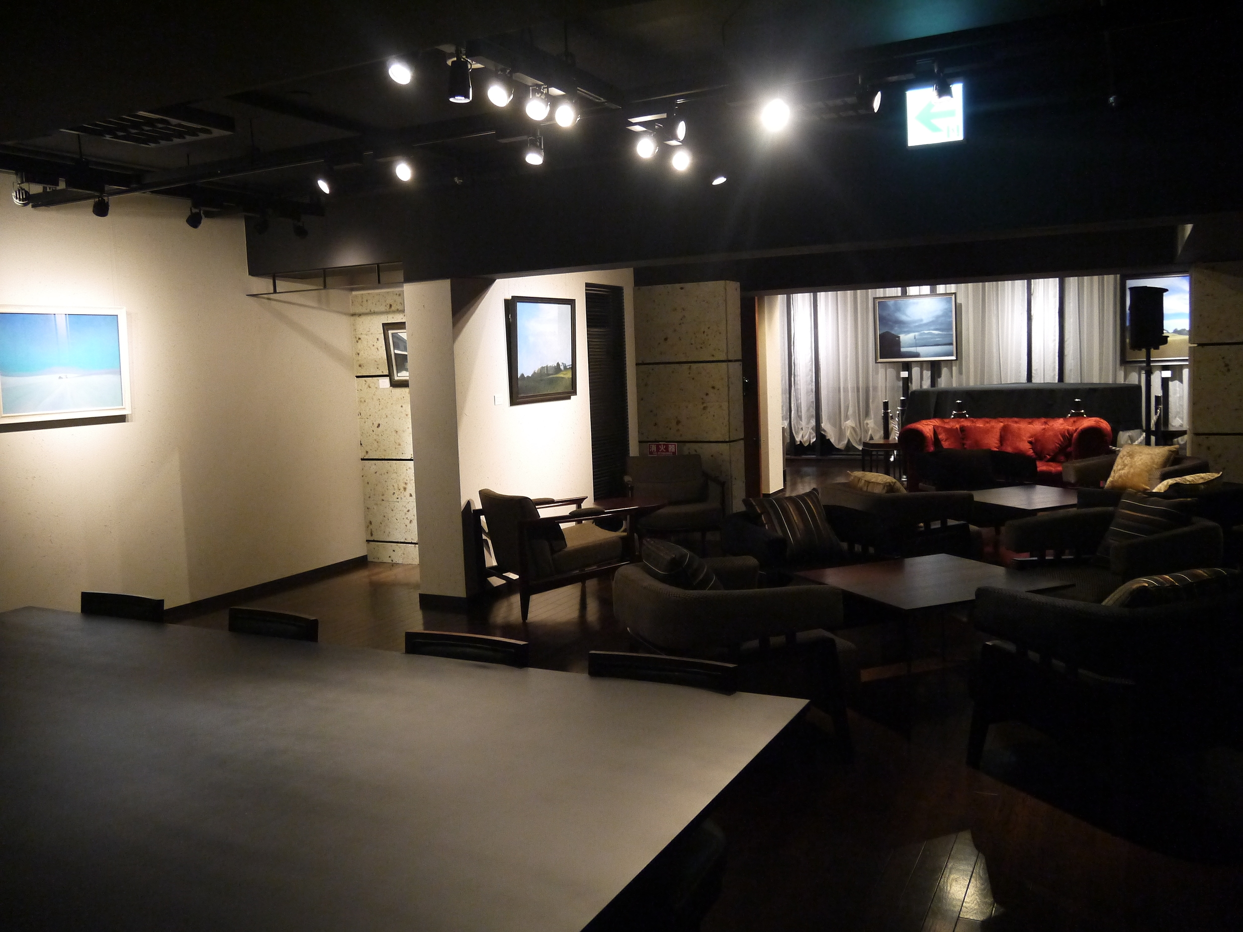 表情豊かな壁面をつかった絵画作品展 (夛田憲太朗展「空間の色」)