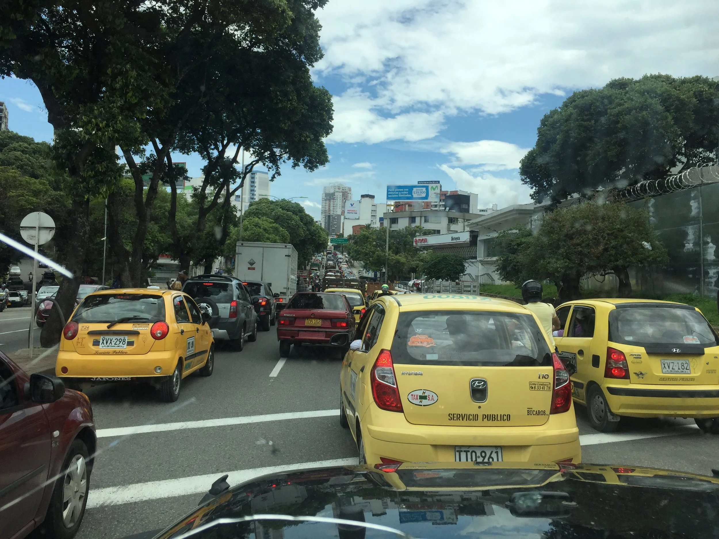 Stuck in the traffic in Bucaramanga, Colombia. At least I got some good tunes ! [Andas en Mi Cabeza and Shakira, for example).
