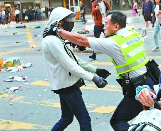 Live ammo shot in Hong-Kong protest