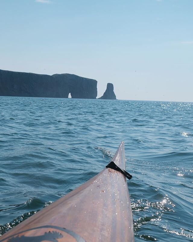 OMG @amelie.remon #kayak #seakayak #quebec #gaspesie #overlanders #vanlife #overlanding