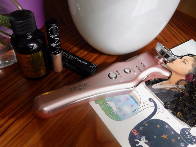 美顔器。笑