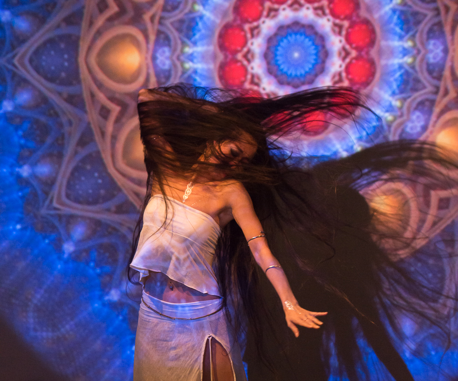 Dancer :Nashaal Photo by Hori