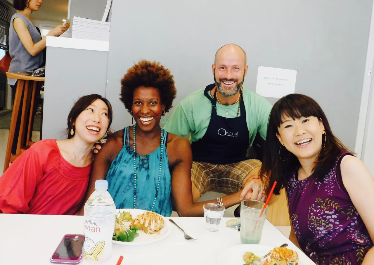 美しいビアンカとご主人のマーク。マークもローフードシェフアシスタントとしてこの日のお料理を作ってくれていました^^