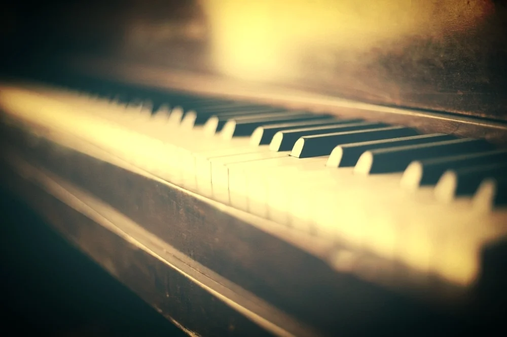 public-domain-images-free-stock-photos-high-quality-resolution-downloads-around-the-house-1-1000x666.jpg