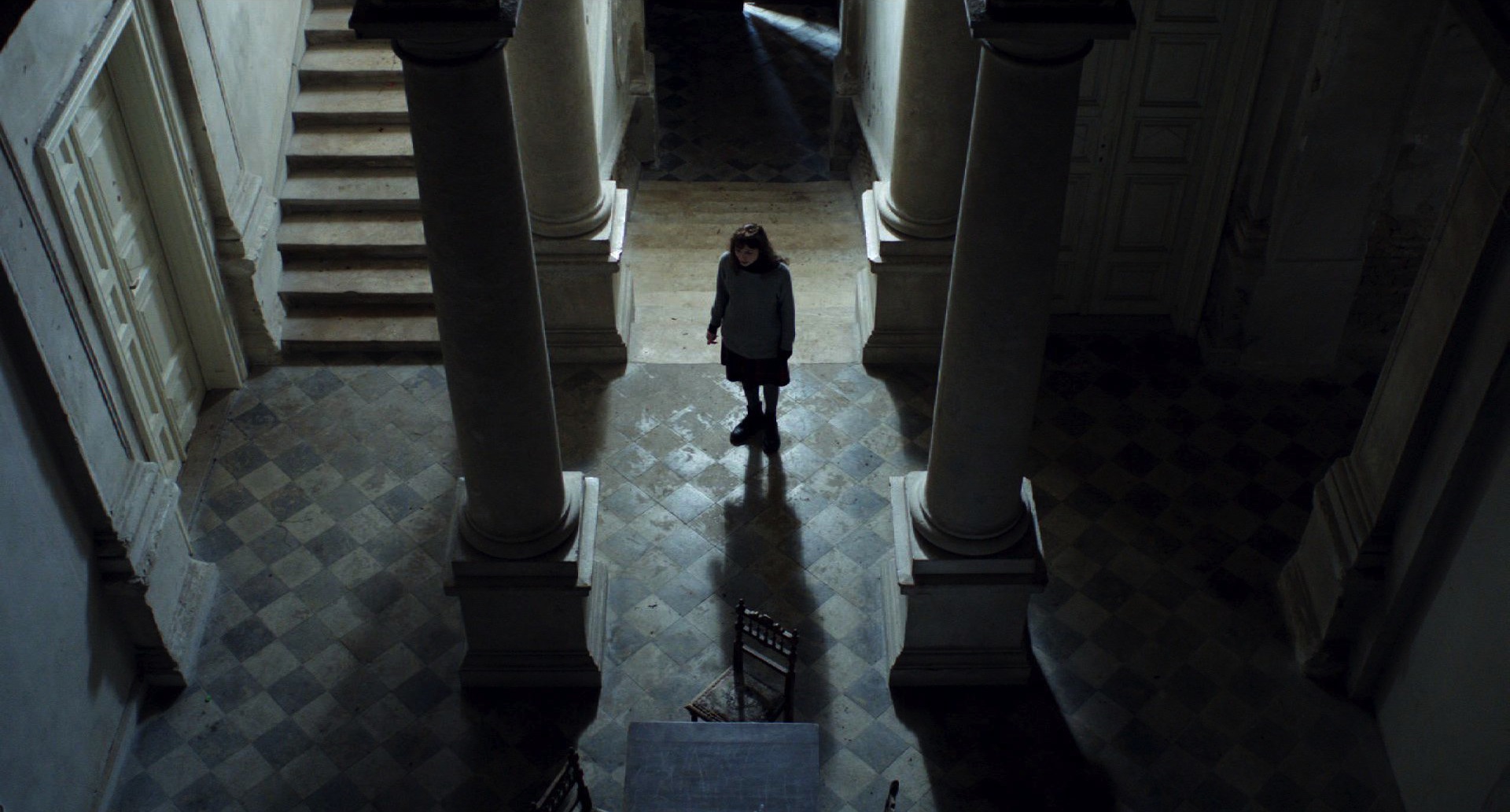 lara(Eleanor Tomlinson)-lost-in-the-castle.jpg
