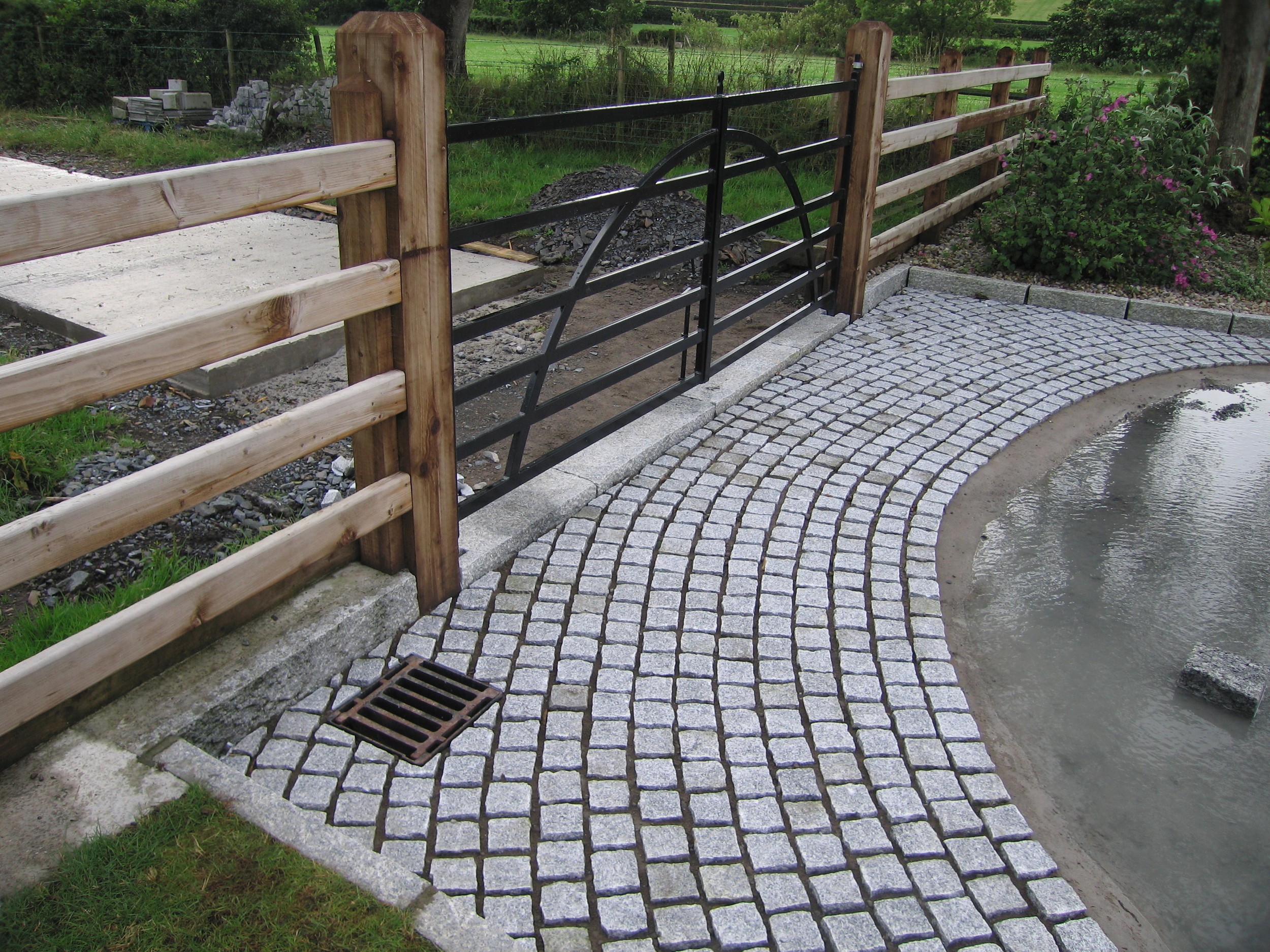 granite setts from ced laid in belfast by contractor dunnlandscapes