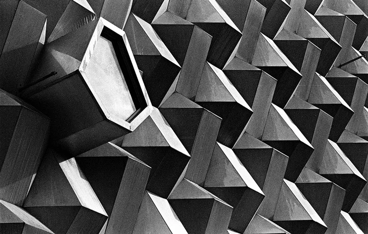 16_kaufhausfassade-in-dresden.jpg