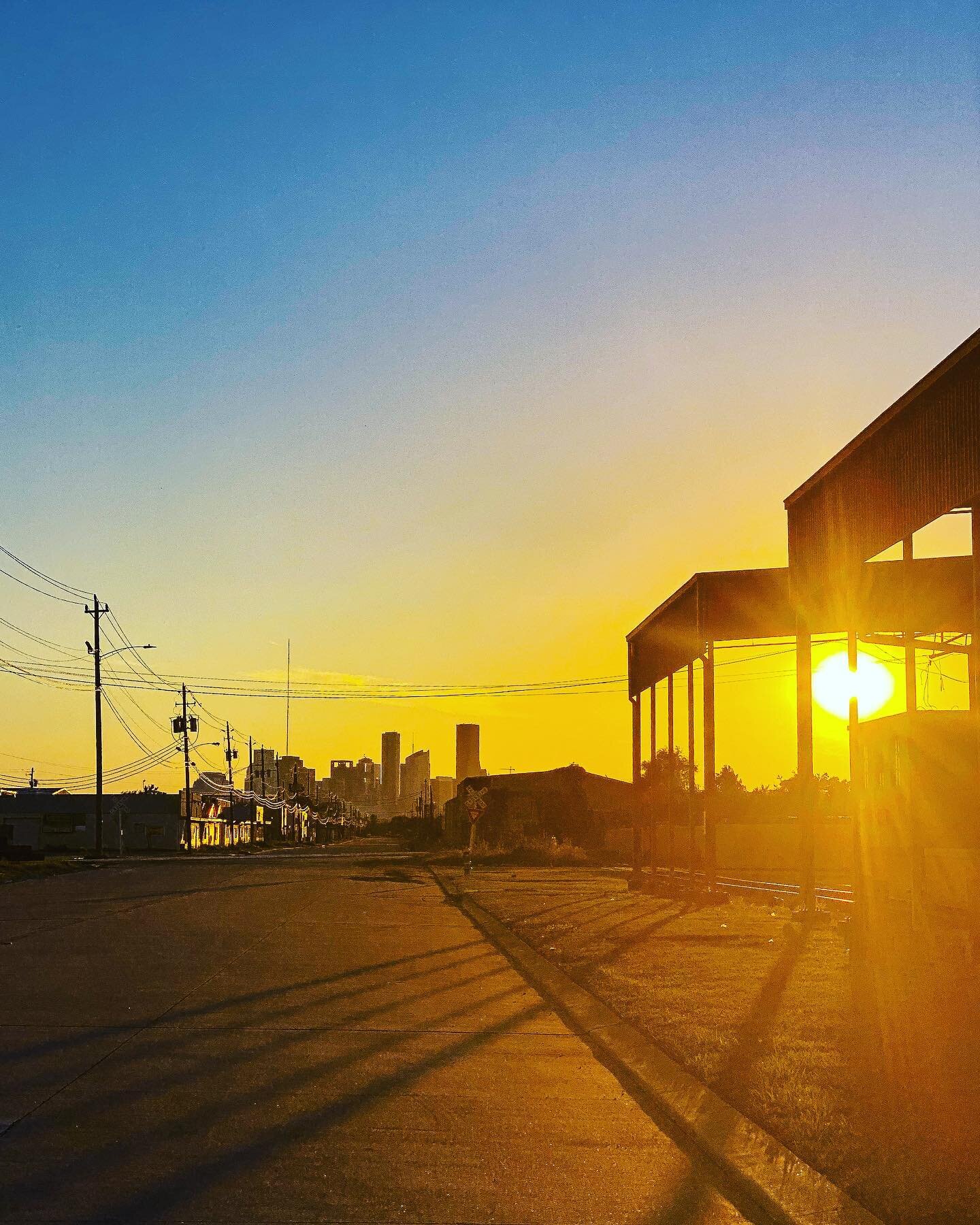 #Houston landscapes vary so drastically depending on the part of town you happen to be in. I have so many spots on the east end of town that I love for viewing sunsets. Tell me a place where you like to go around Houston that you find visually appeal