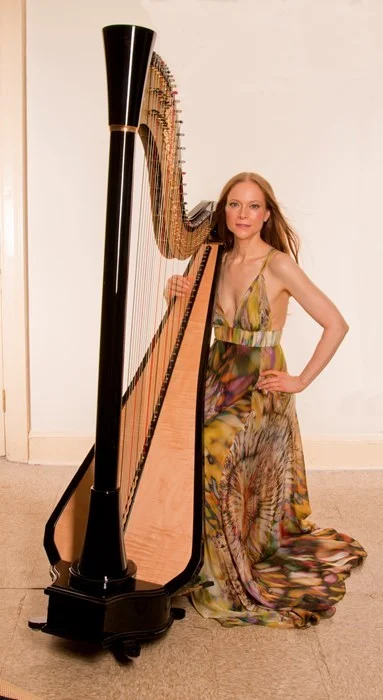 Erin - Solo Harpist-Singer