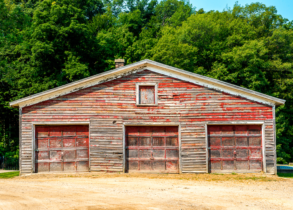  A faded and peeling pump house next to a dam on the Grand River. 