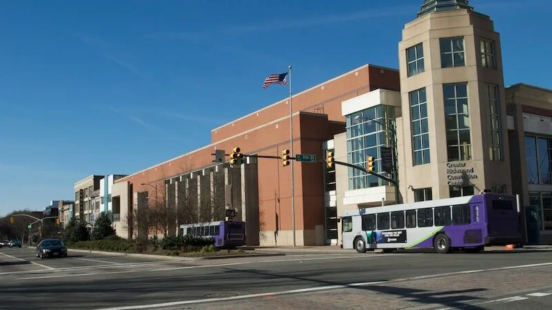 Public transit breaks poverty
