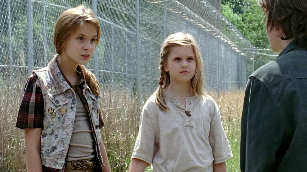 lizzie_and_mika_the_walking_dead_season_4_by_twdimagenshd-d732zmi.png