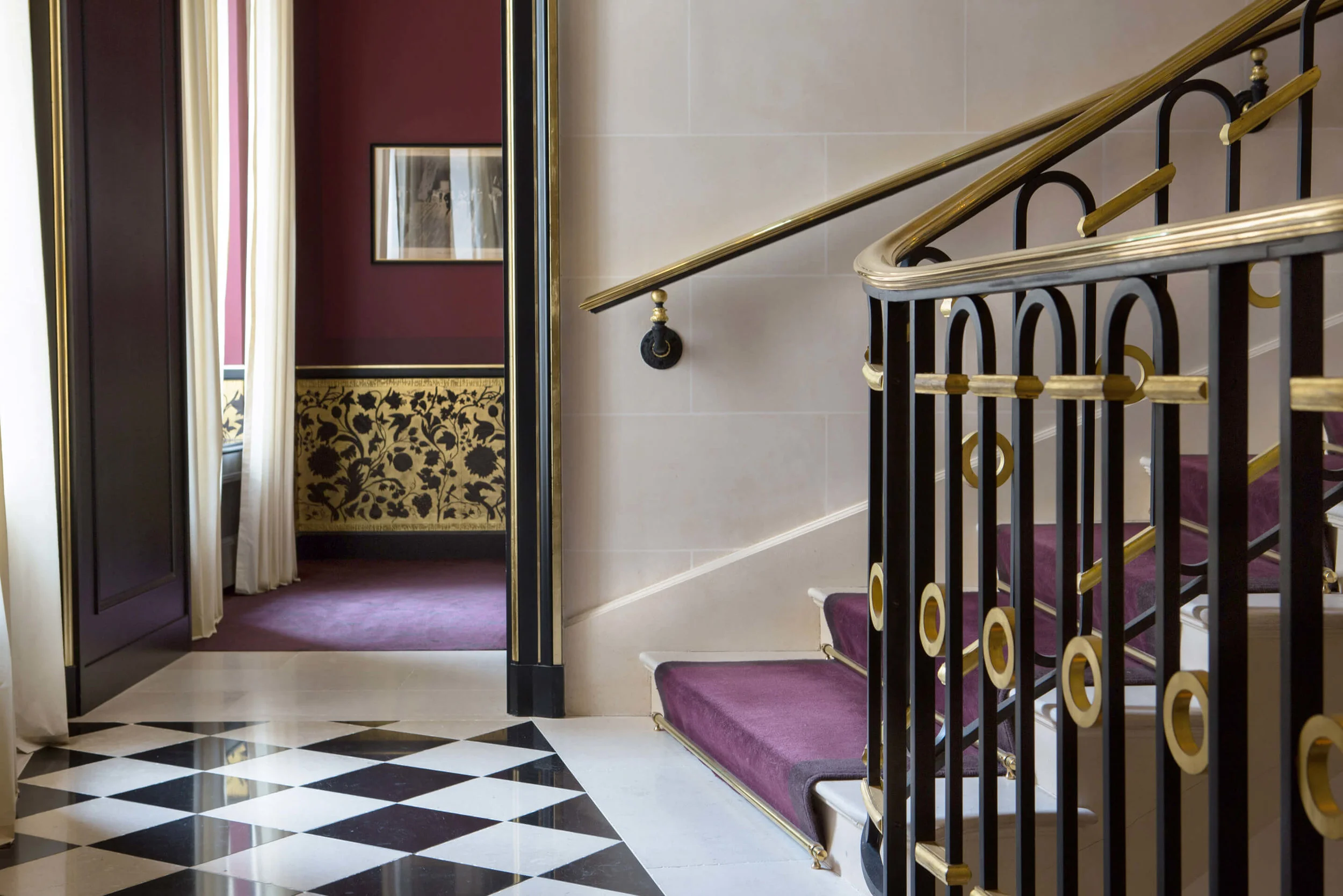 La-Reserve-Paris-lobby.jpg