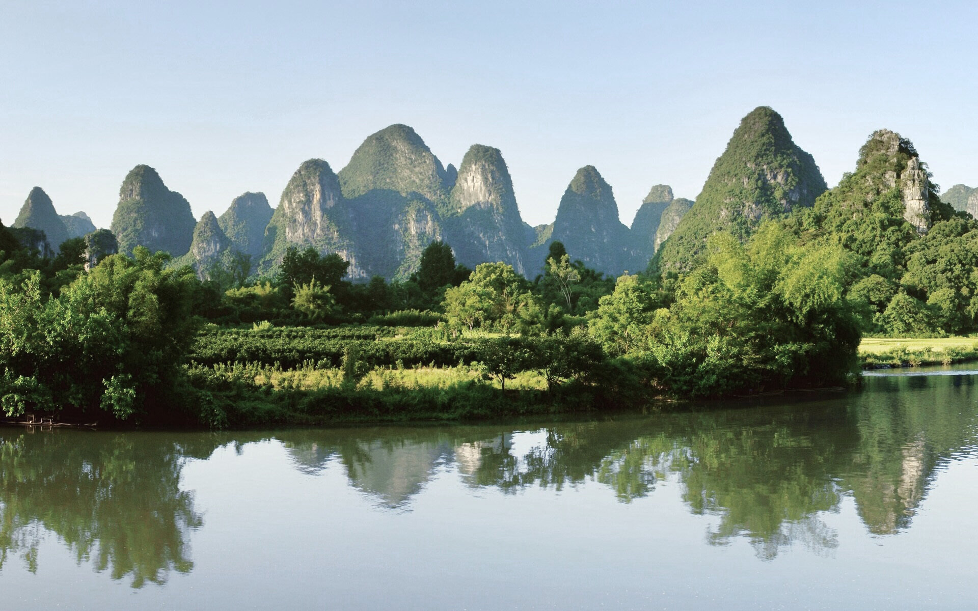 Guilin-Yangshuo-landscape-China-mountains-river-water-reflection_1920x1200.jpg