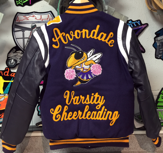 AvondaleVarsitycheerleadingPomPomBeeCustomYellowJacketPink-GetCustomized-wb.png