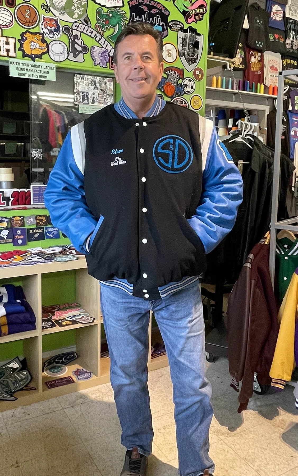 S&Dglobal-TheToolman-TurquoiseSleevesFullBody-AvalonSkiesJacketArtist.jpg