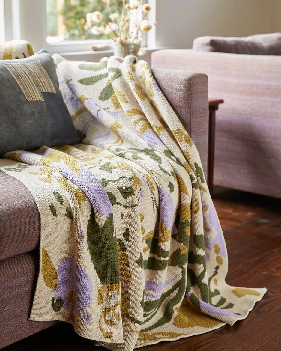 Flowers always make me smile, always. 

#poppiesandlotuslilac #floralblanket #floraldesign #knitblanket