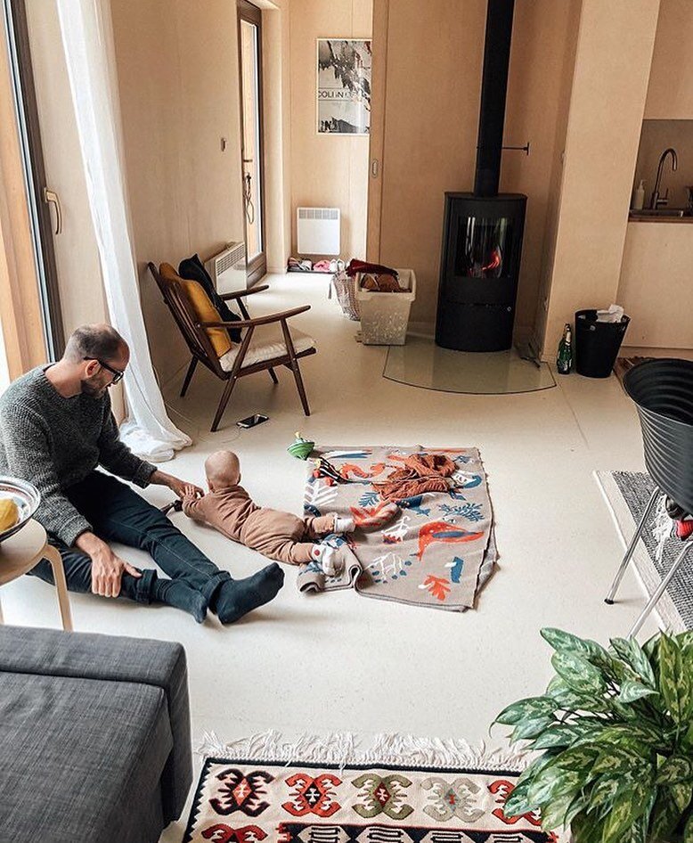 This sweet scene, @kvetakvetakova 

#fieldfellowshemp