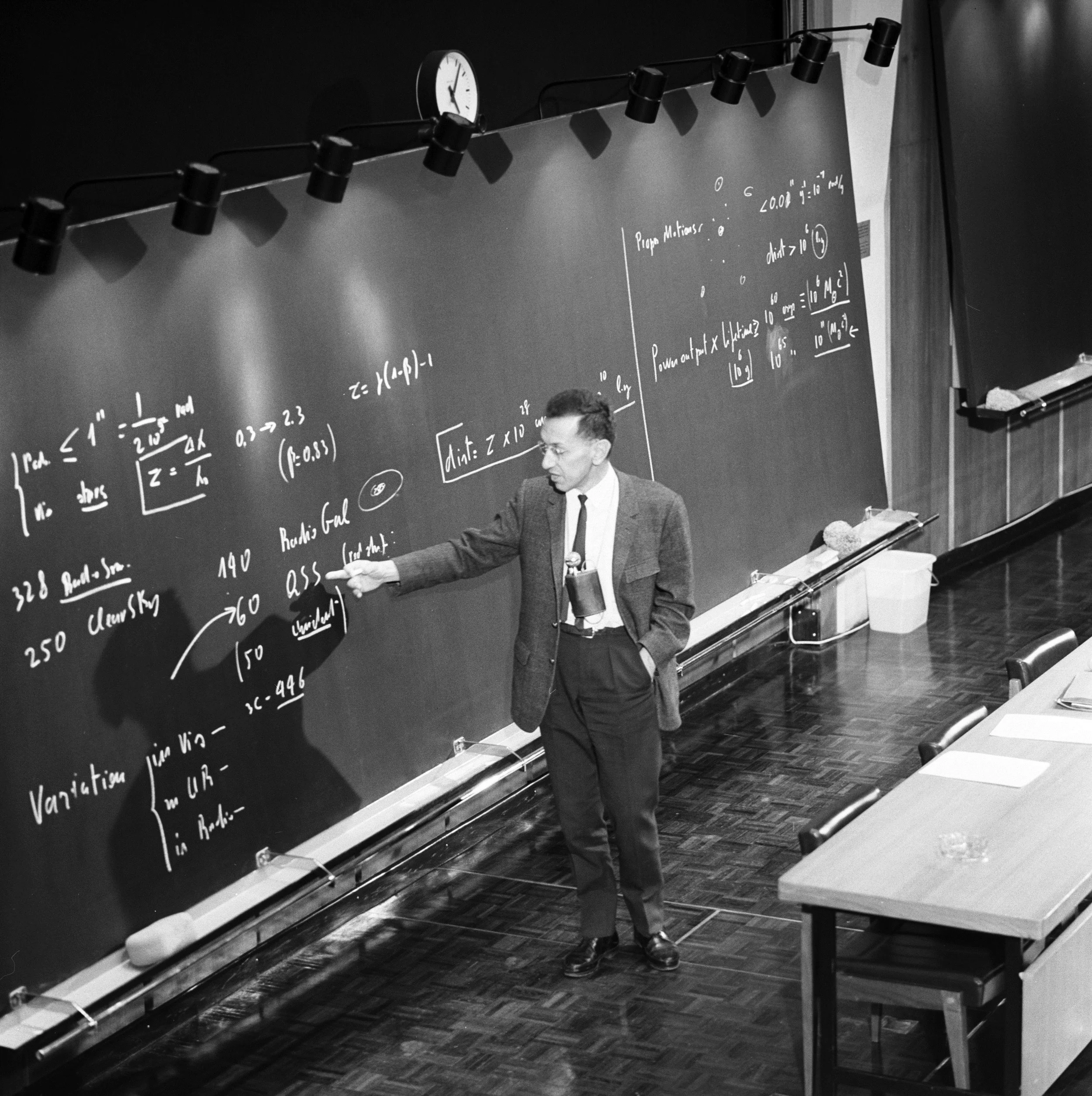 Cocconi_giving_a_lecture_in_CERN's_main_auditorium_1967.jpeg