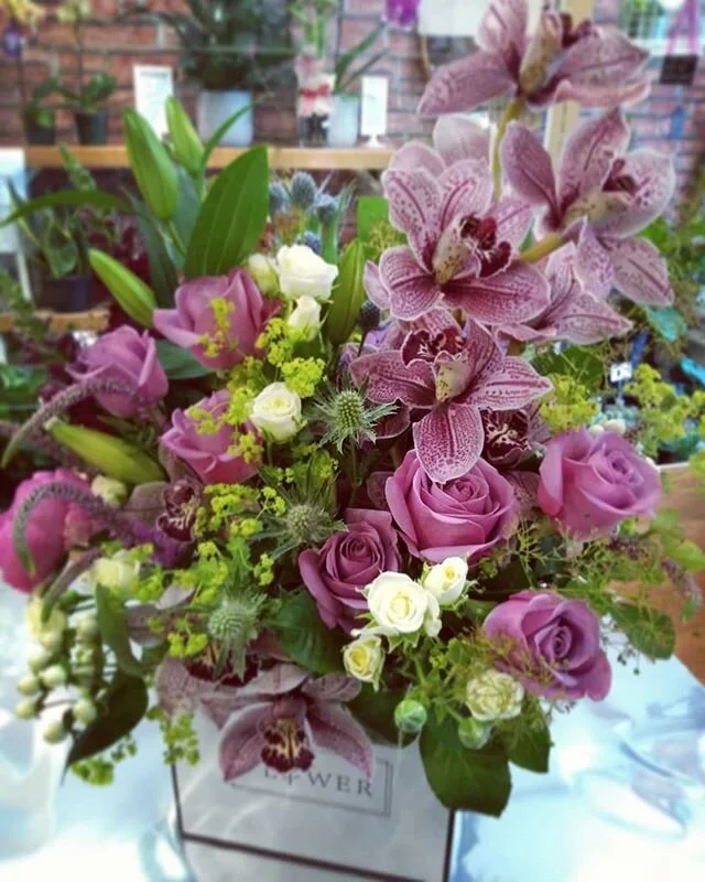 Every year I make a special birthday arrangement for a summer solstice baby.  Covid or not the show must go on🤗. Happy birthday Trish 🎂 #birthdayflowers #flowerbox #yvr #burnaby #supportsmallbusiness #supportyourlocalflorist