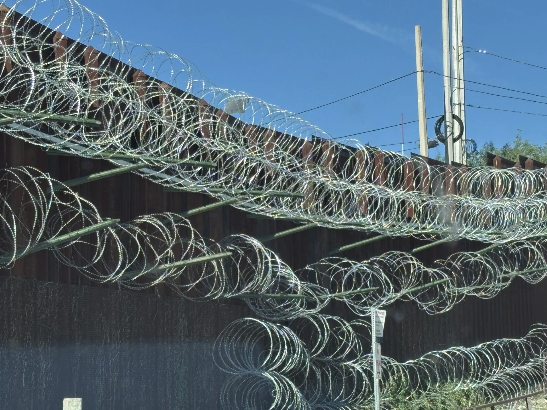wall wire border wall - Donna Cavedon.jpg